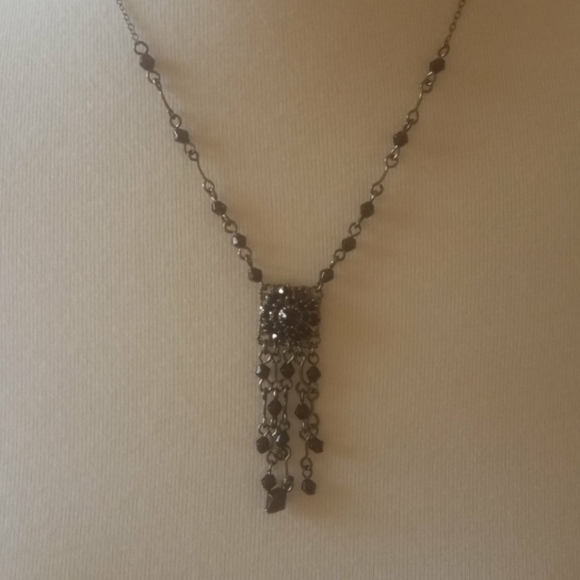 Burgundy beaded necklace - Picture 4 of 4